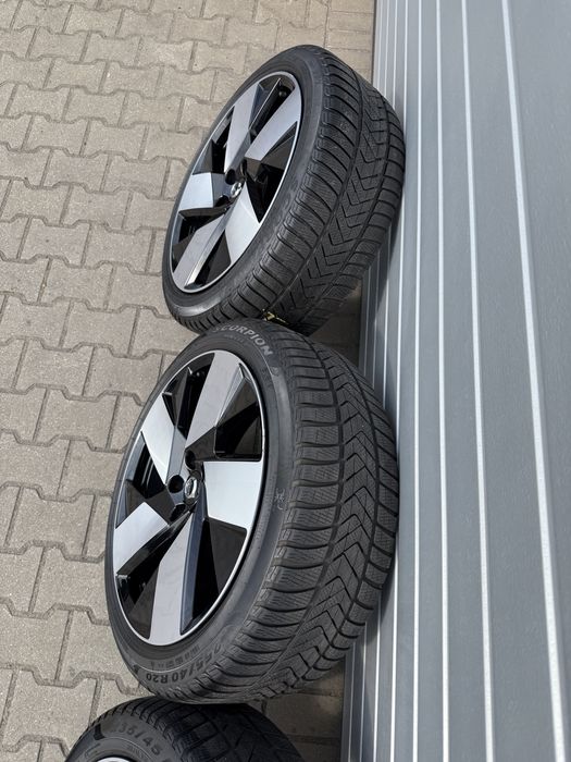 Koła zimowe 20” Volvo XC40 235/45/20-255/40/20 Pirelli 2022R