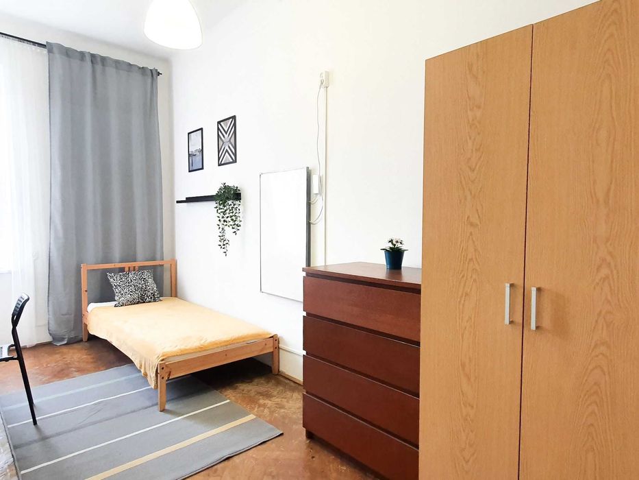 Duży pokój jednoosobowy Mieszkanie z balkonem Plac Inwalidów Królewska AGH UKEN UJ