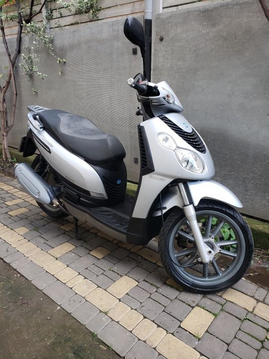 Скутер Piaggio Carnaby 200 Sh