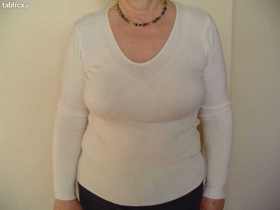 sweter damski nowy rozmiar L kolor kremowy w serek