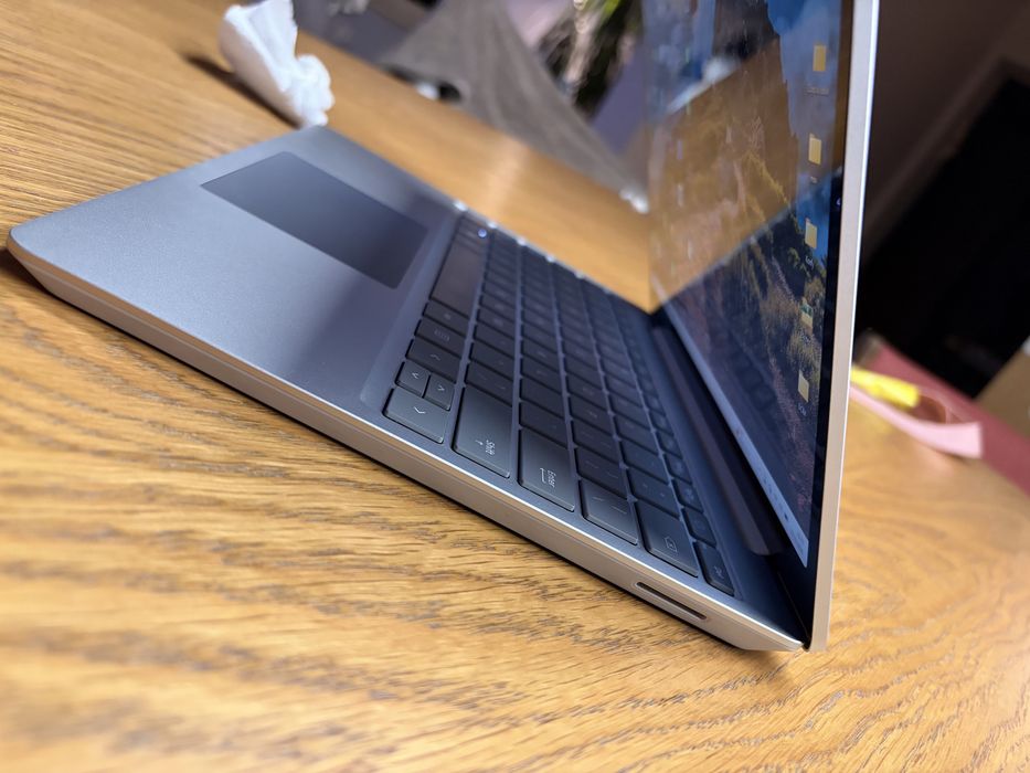 Microsoft Surface Laptop GO 3 i5/8/256 Gwarancja! Tylko 66 cykli!