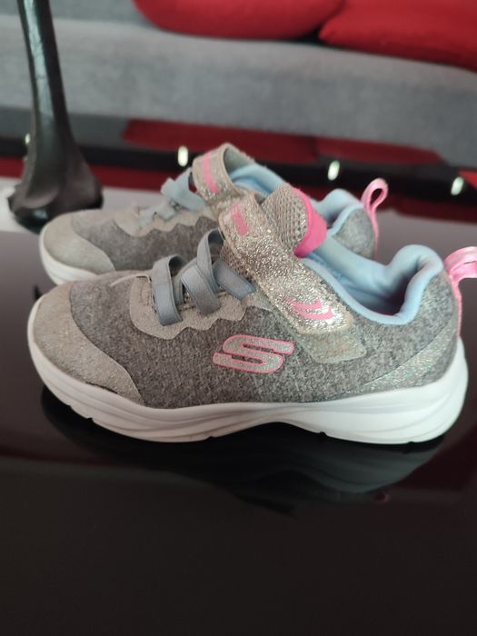 Кросівки  на дівчинку 27 р