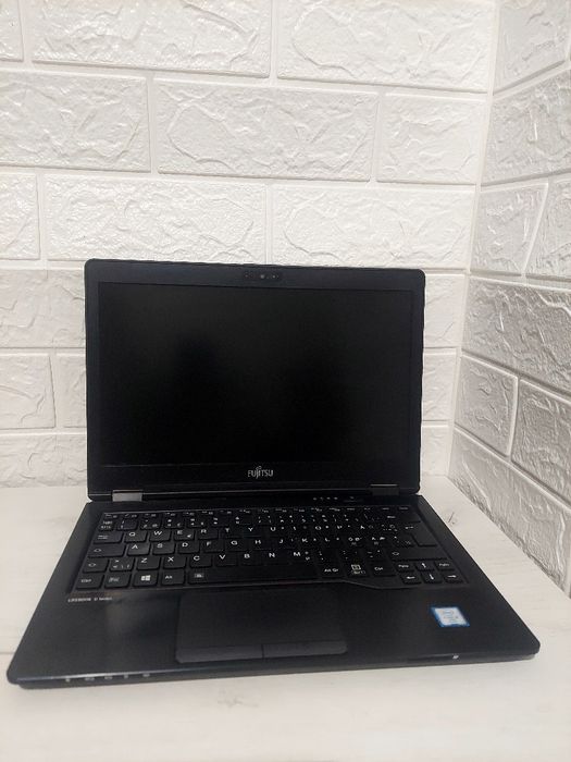 fujitsu u727 , i5 6300u / DDR 4 RAM 8Gb / ssd M2 240gb