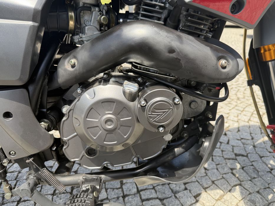 Vendo mota Keeway TXM 125 Supermotard – 2016 – Apenas 5.000 km – Como Nova