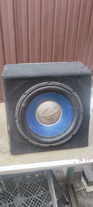 Продам сабвуфер ULTIMATE T1-120 150-450W с усилителем SONY XPLOD 350W