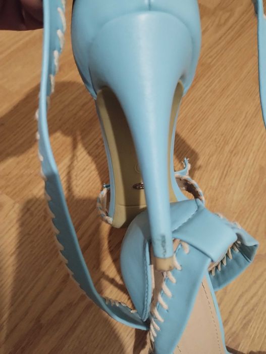 Sandały na obcasie rozm 40