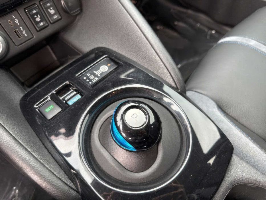 Nissan LEAF SL Plus      2020