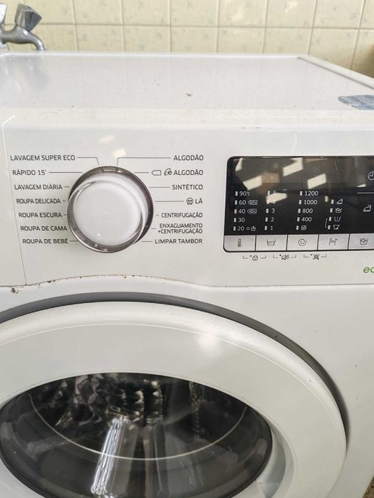 Máquina de Lavar a Roupa