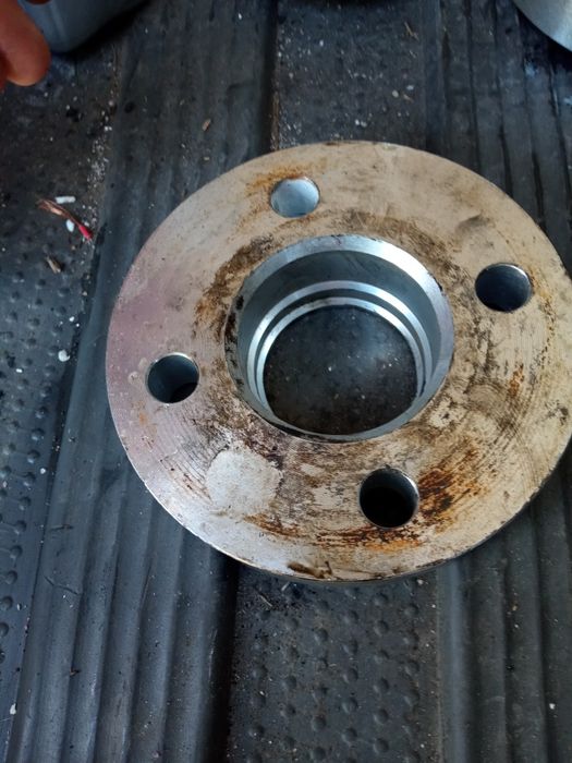 Vendo  Espaçadores 4 x100 e  universais