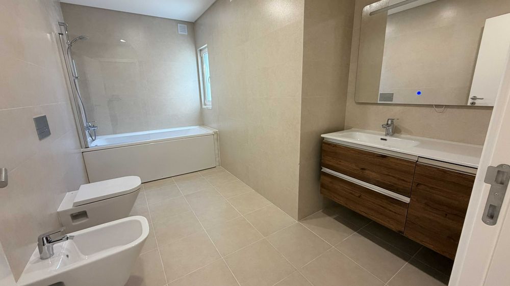 Arrenda-se T2 em Carcavelos (centro)