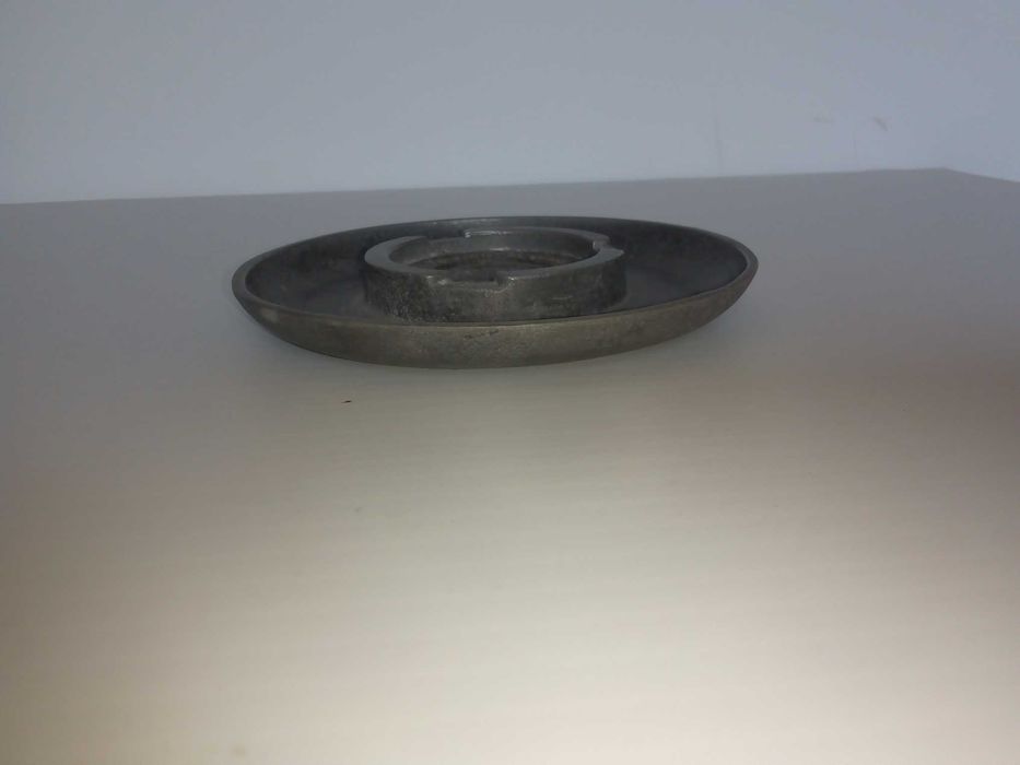 Cinzeiro publicitário Banco Nacional Ultramarino, em metal