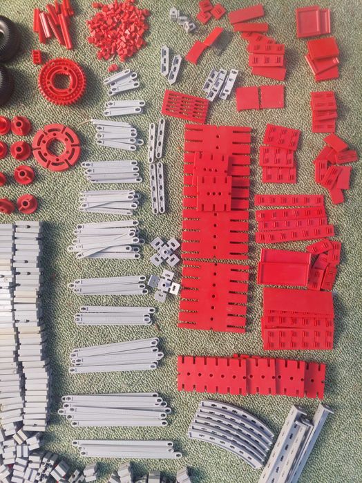 Caixas Fischertechnik: 100v, 50/2, 100 e mot1
de 1970