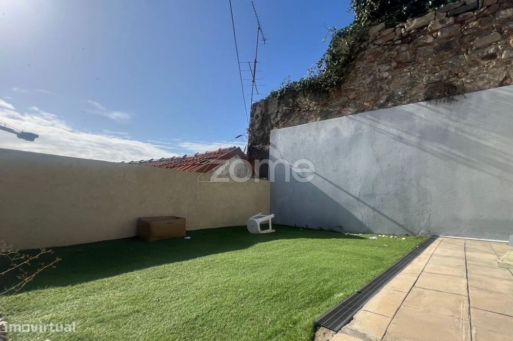 Moradia T2, renovada, com terraço e anexo, centro do Porto