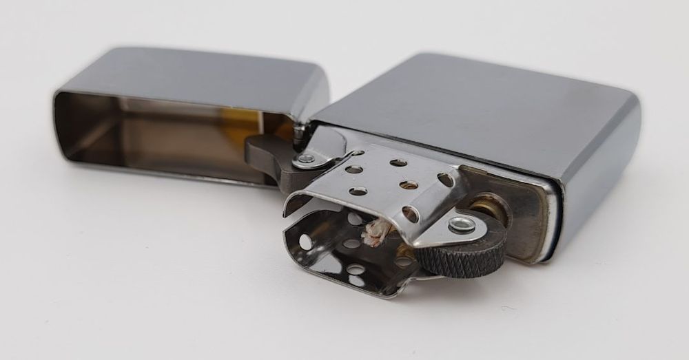 Nowy Zestaw upominkowy zapalniczka zippo benzyna kamienie prezent