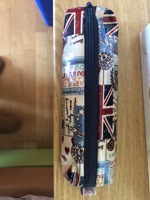 Estojo azul plastificado UK