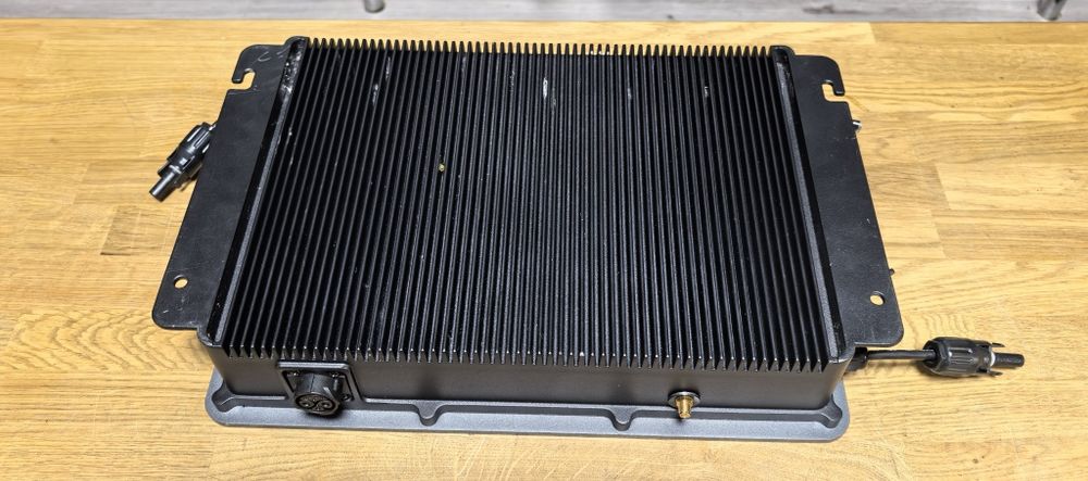 Контролер для сонячних панелей Zendure SuperCharged Hub1200