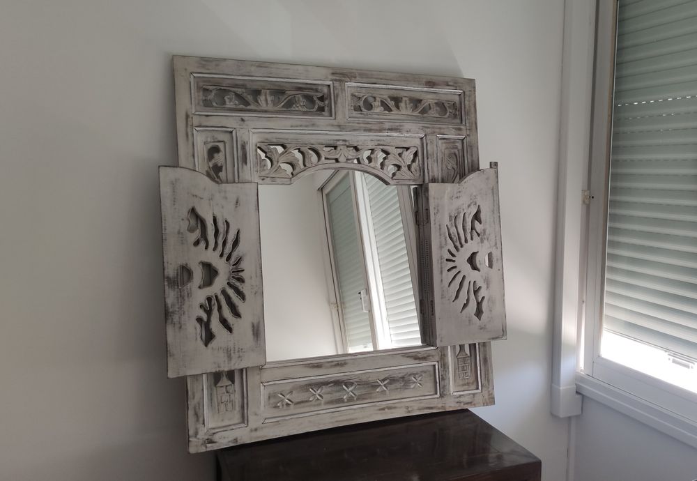 Janela oriental com espelho