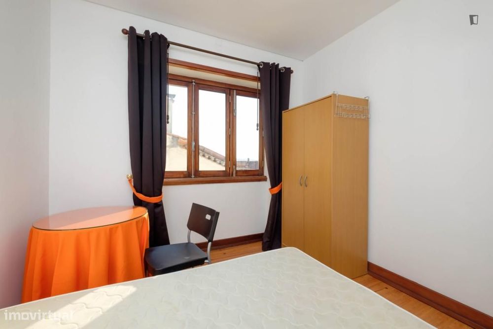 Quarto - localizado em Montes Claros Coimbra