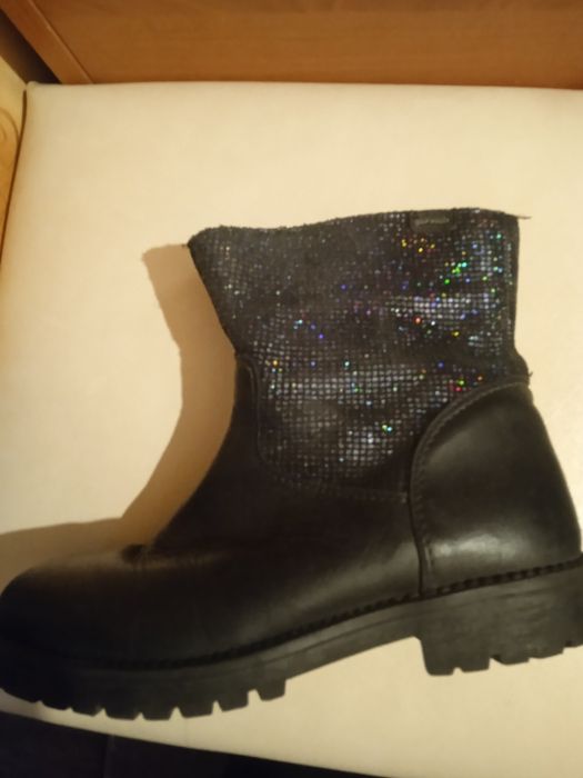 Кожаные ботинки 32размер хорошего качества