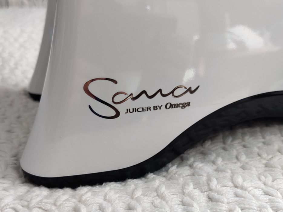 Шнековая соковыжималка Sana by Omega EUJ-707 White