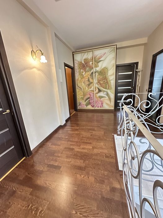 Оренда котеджу в Канадському селищі на 8 сотках