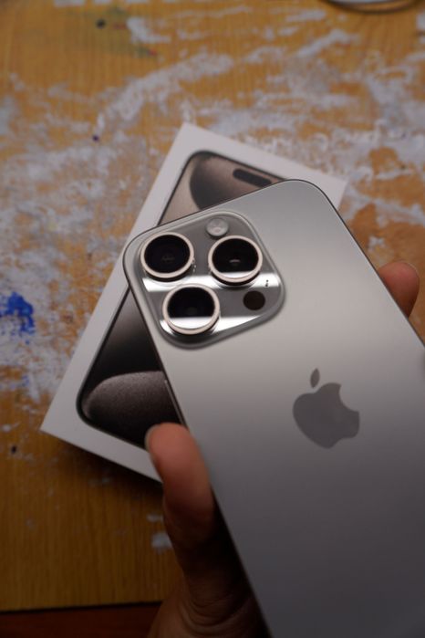 iPhone 15 pro 128GB Natural