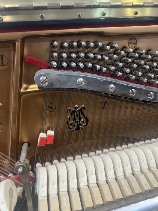 Piano vertical steinway modelo K