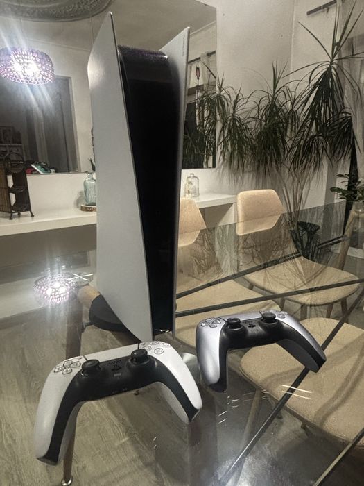 PS5 Digital usada 1 ano