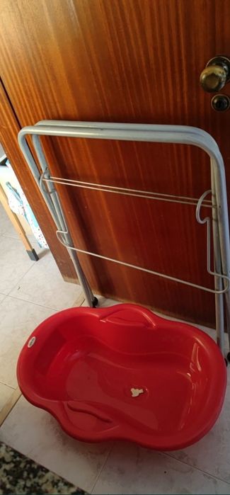 Banheira de bebé de tripé