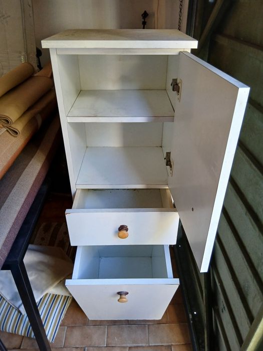 Móvel arrumos para WC