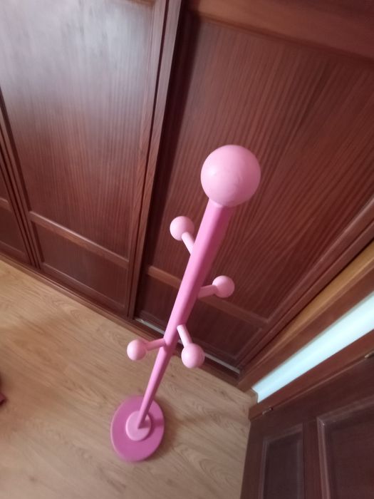 Cabide para quarto de criança