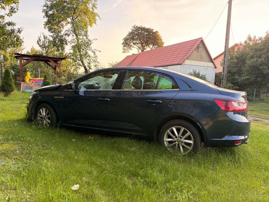 Sprzedam jak na zdjęciach Renult Megane rok 2019 z silnikiem 1.5d 115km