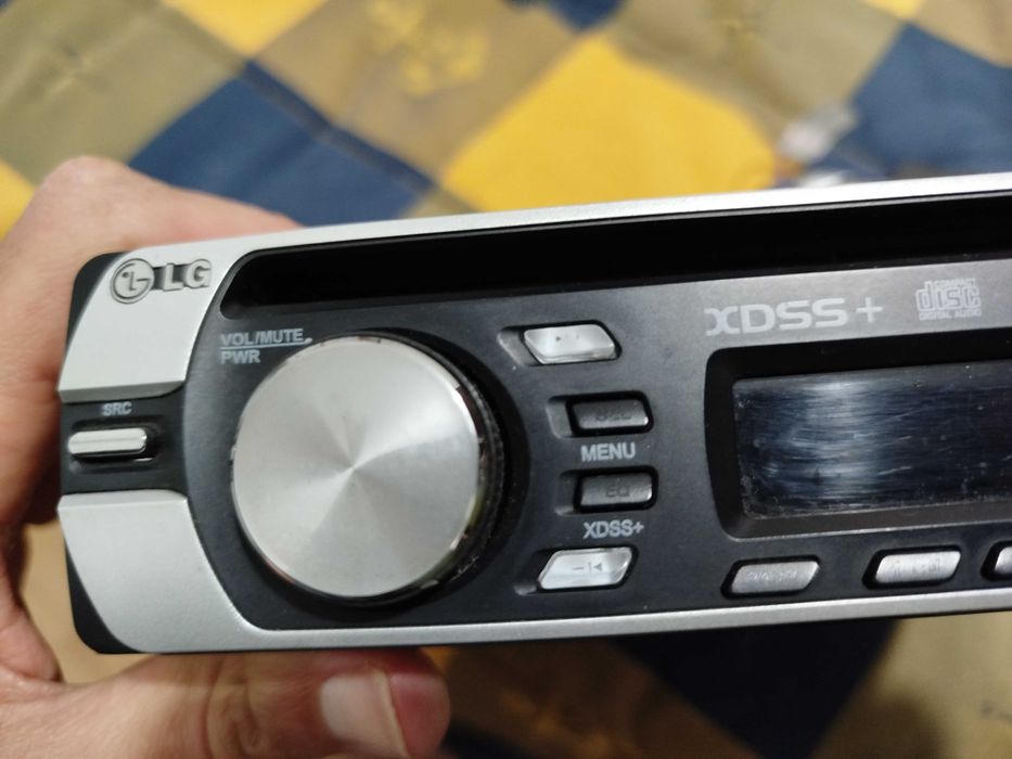 Autoradio Marca LG, CDs Mp3 e Wma, com AUX, a funcionar, Aceito troca
