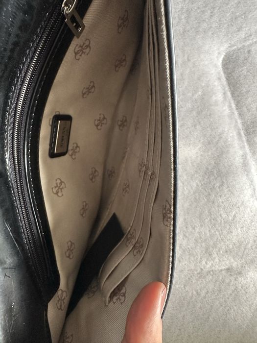 Клатч Guess чорний лакований
