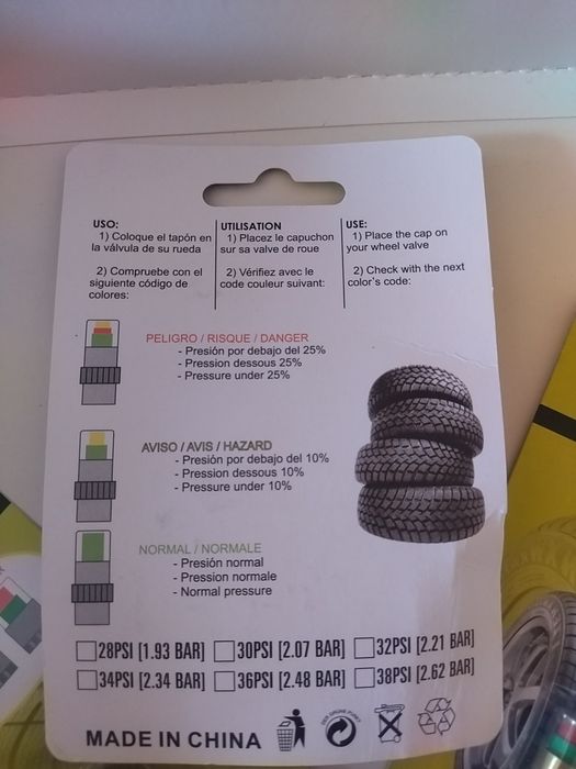 Колпачки индикаторы давления в шинах для любых автомобилей (набор 4 шт