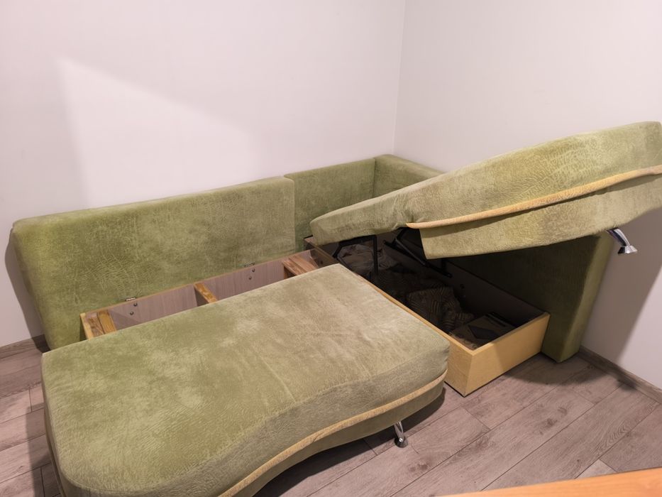 Narożnik z poduszkami i funkcją spania