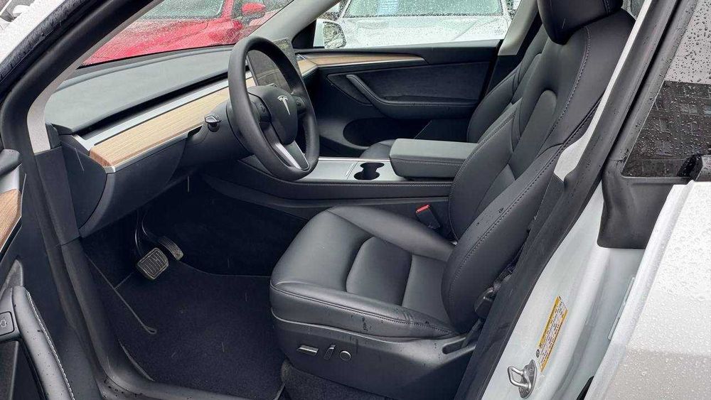 Tesla Model Y 2023 ціла автівка 82 кВт Dual Motors