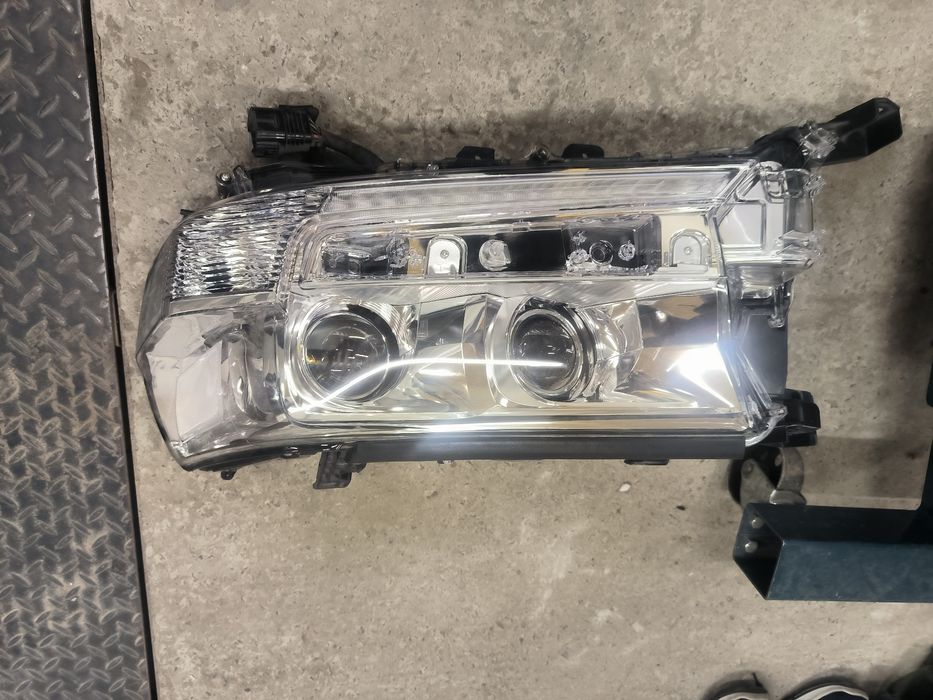 Фара левая land cruiser 200 идеал