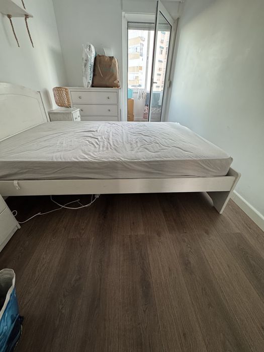 Cama de casal + colchão – 140x195 cm