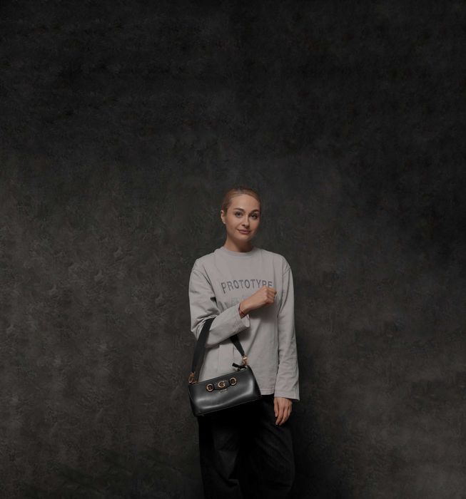 Сумка чорна GUESS