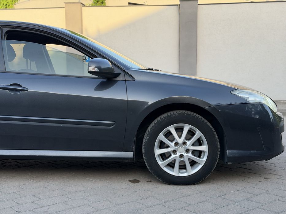 Renault Laguna III гарний стан, чудова техніка.