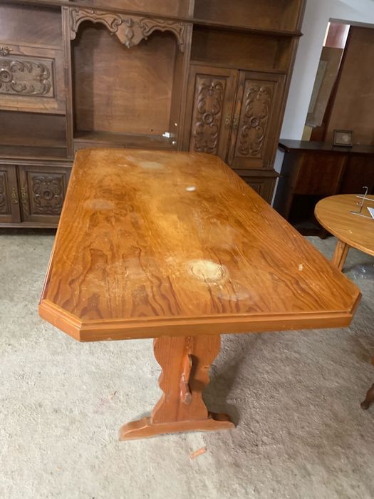 Mesa de jantar em madeira