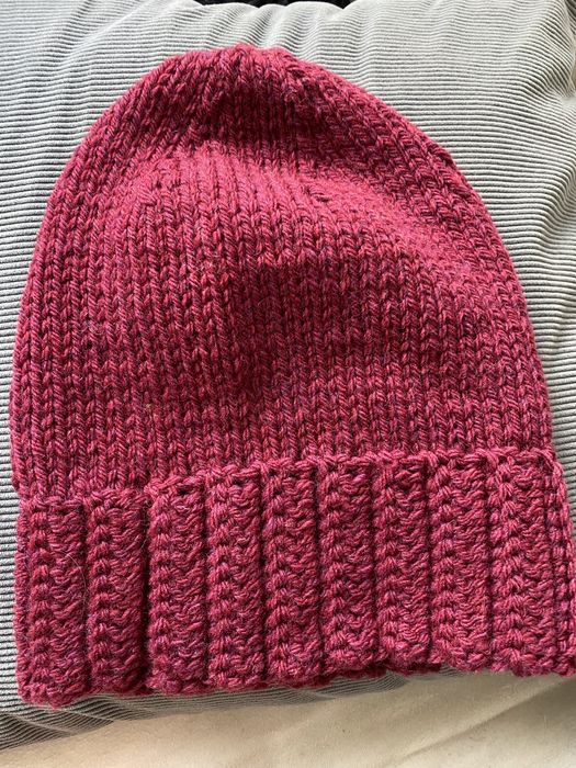 Wełniana bordowa czapka