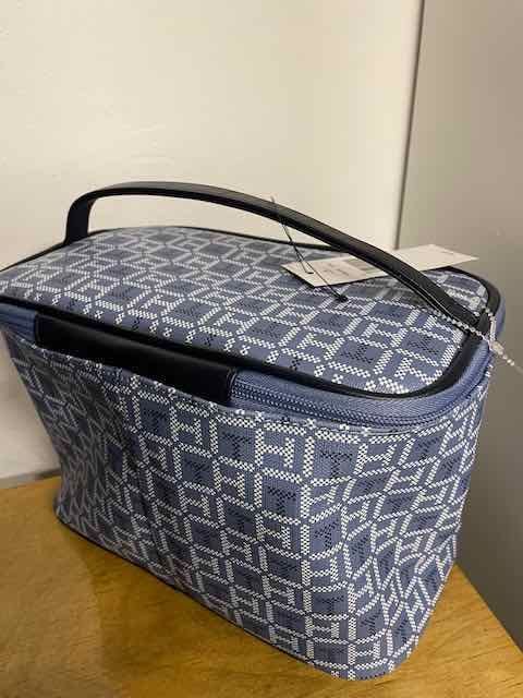 Tommy Hilfiger - kosmetyczka z USA.