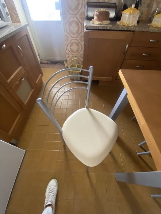 Mesa cozinha e 4 cadeiras