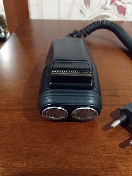 Електро бритва PHILIPS 242