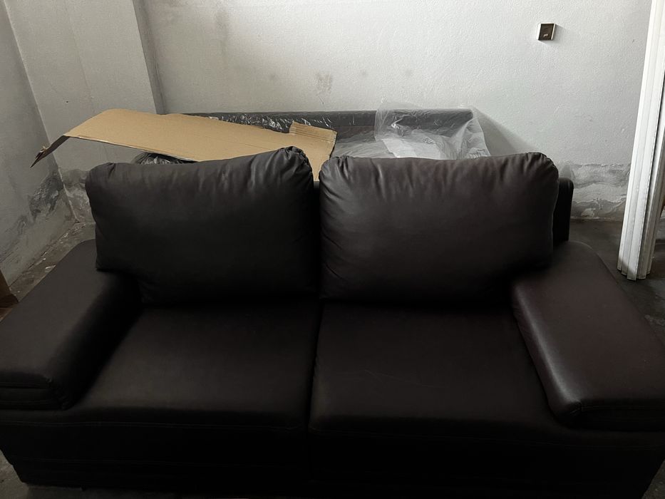 Conjunto sofas castanho escuros