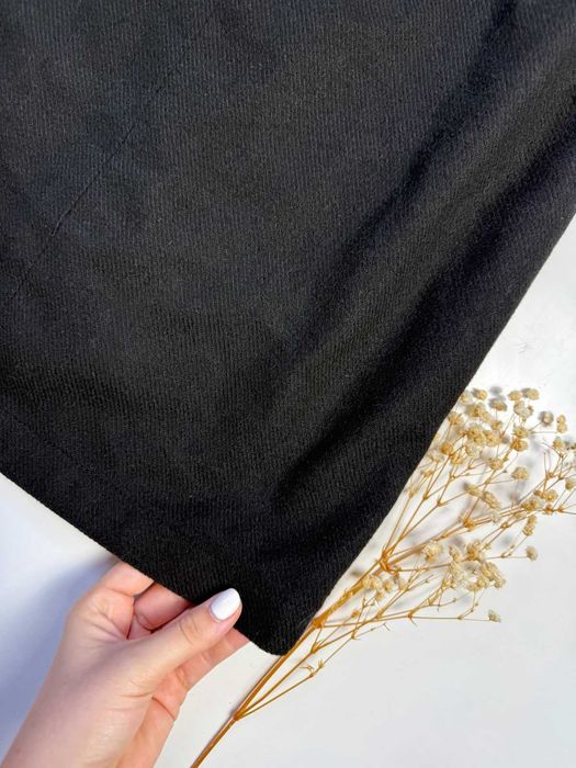 Elegancka czarna spódnica z wełną 25% wool office