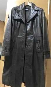 Casaco Senhora em pele_ Pierre Cardin 
Sem uso_Como Novo 
Tam:L