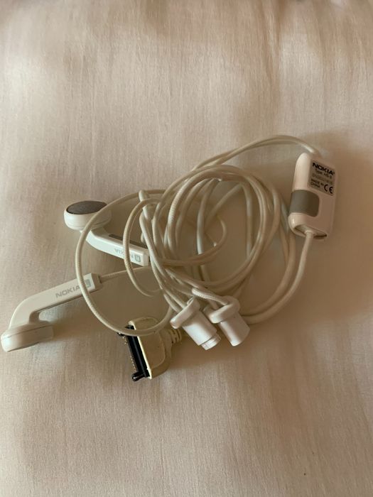 Наушники для телефона ,разные.